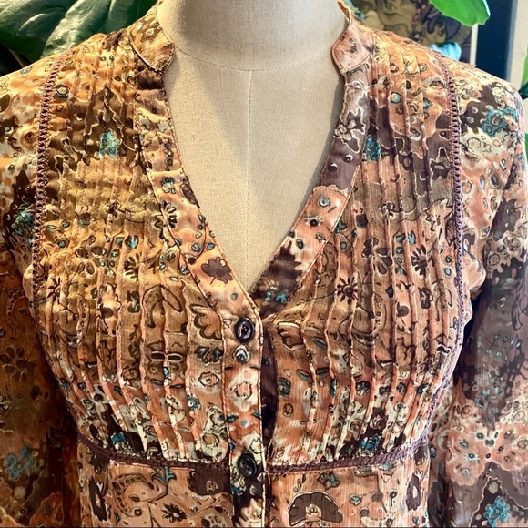 BKE floral chiffon pleated button peasant top - Picture 11 of 13